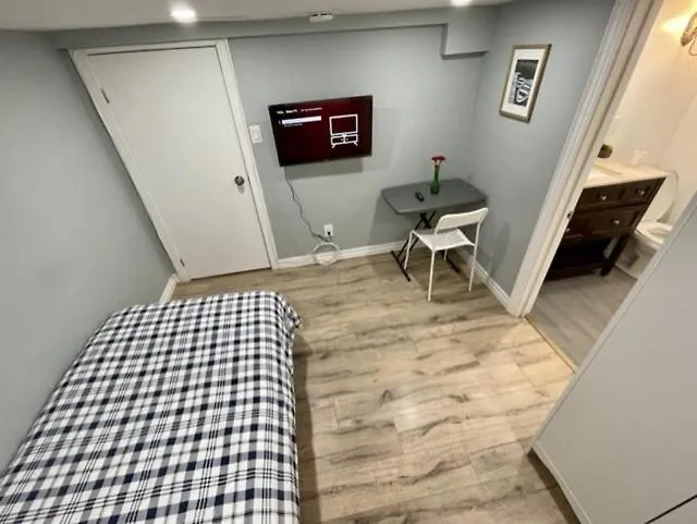 Heart Of Toronto Home 0*,  Canadá