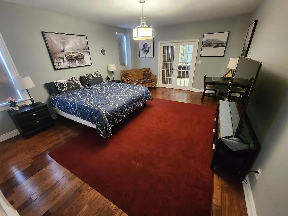 Homestay Heart Of Toronto Home