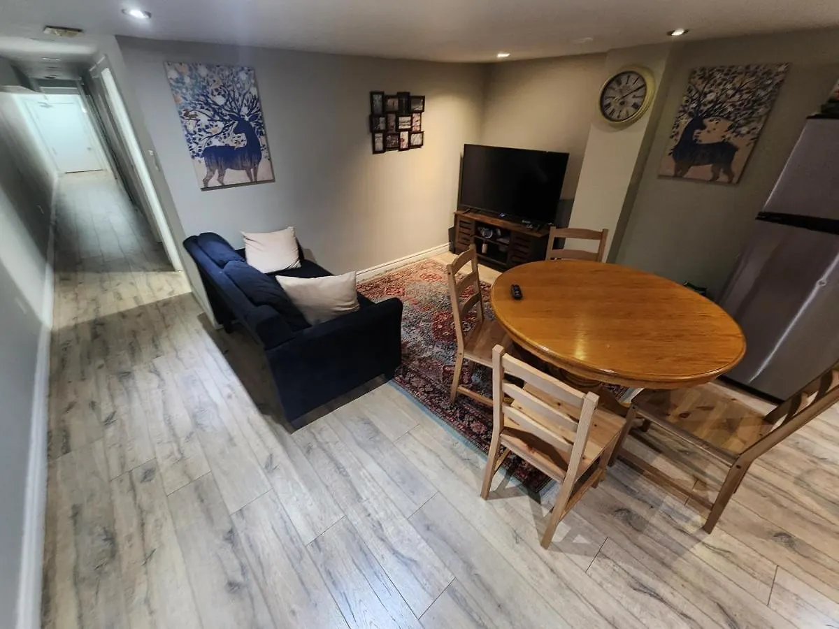 Heart Of Toronto Home Habitación en casa particular