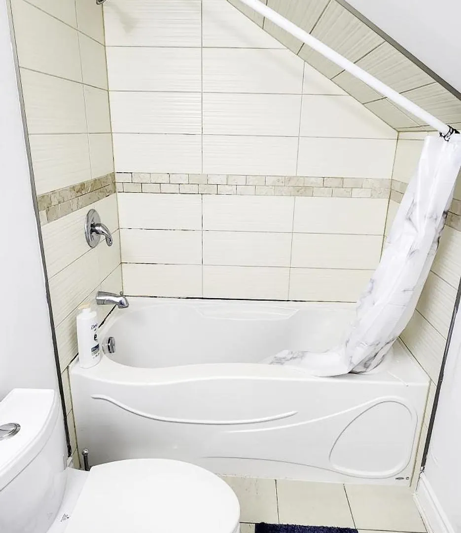 Habitación en casa particular Heart Of Toronto Home