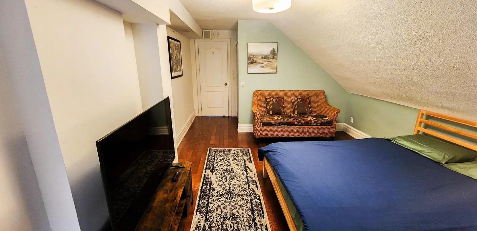 Heart Of Toronto Home Homestay
